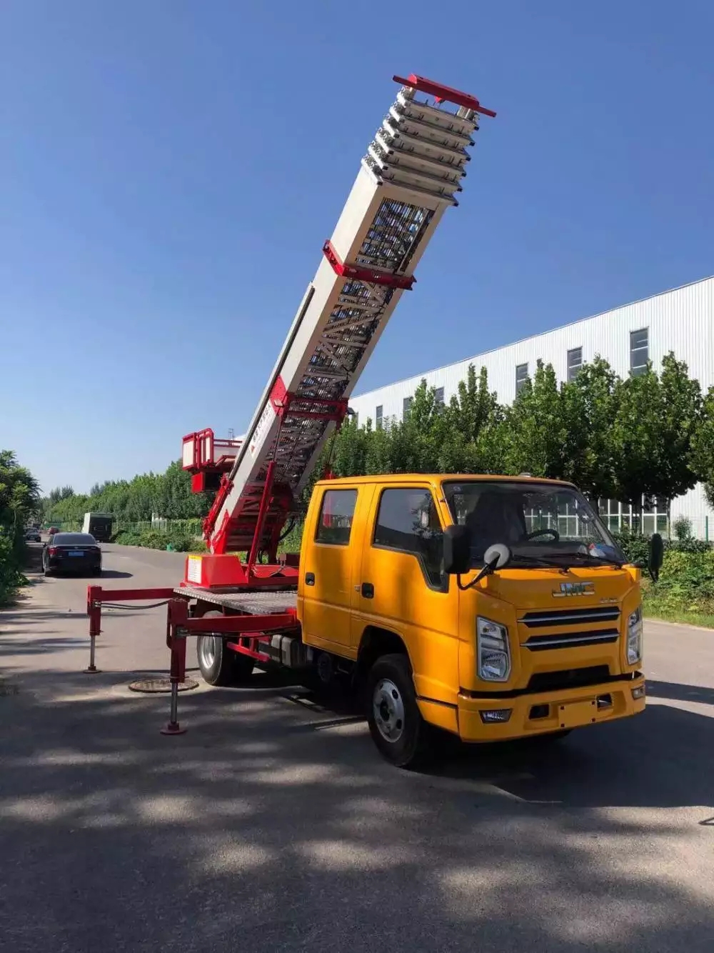 沙河附近的云梯车出租服务：轻松解决高空作业需求