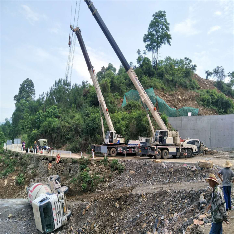 沙河汽车掉沟里叫吊车救援要多少钱